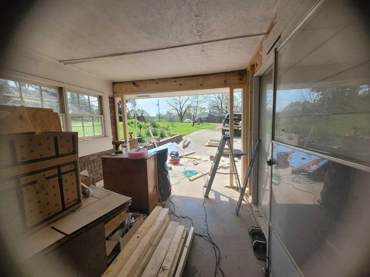 Air movers and dehumidifier for Drying & Dehumidification in Vicksburg